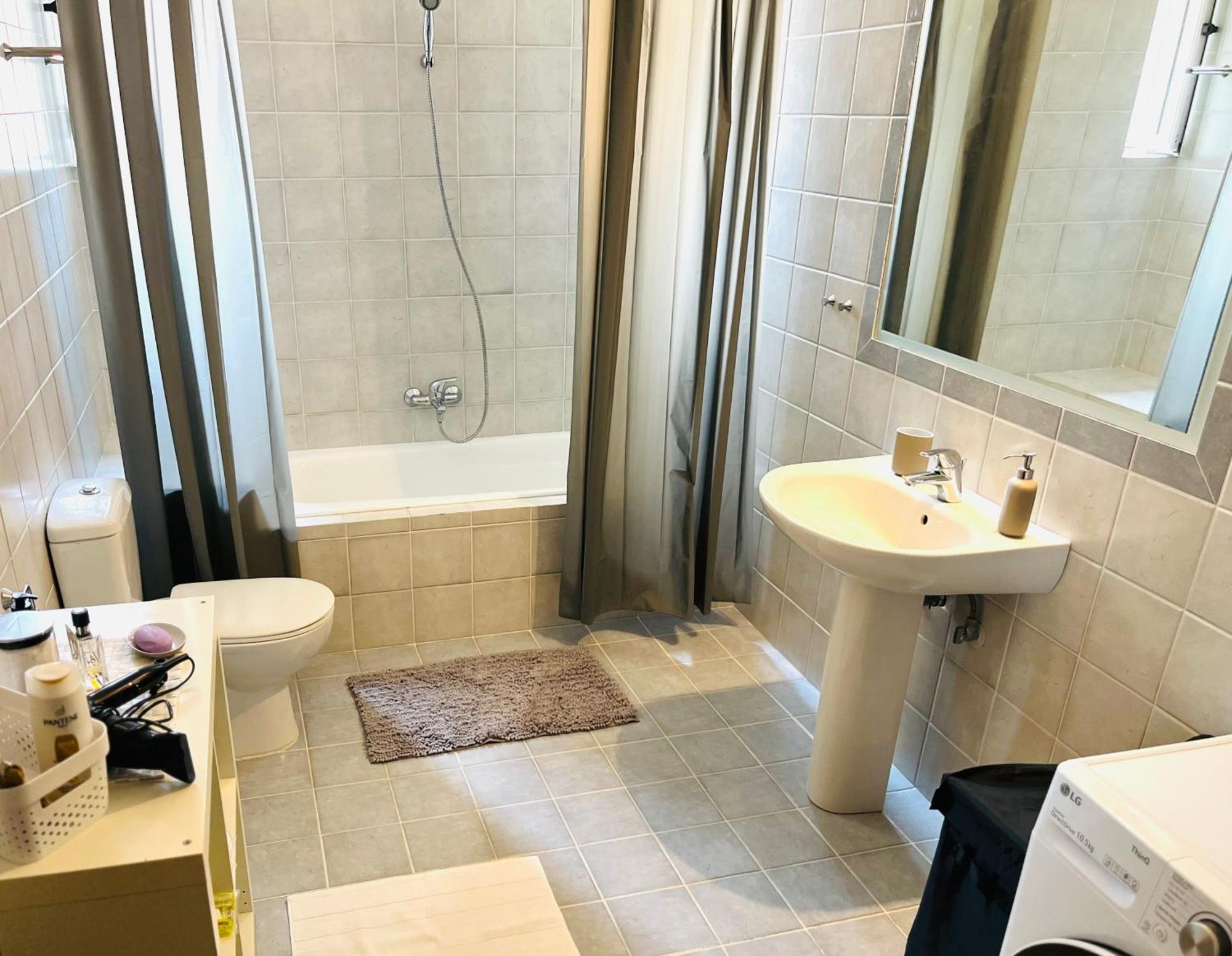 Amaryllis Apartment
